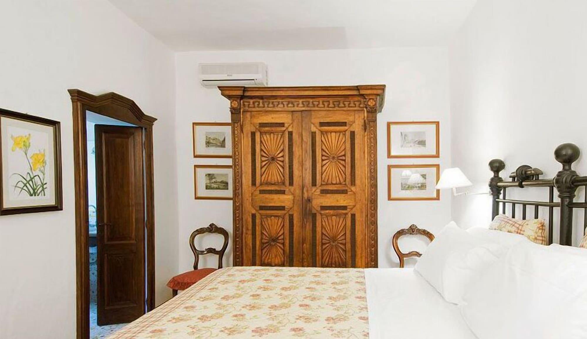 Hotel Lucrezia Riola Sardo Exterior photo